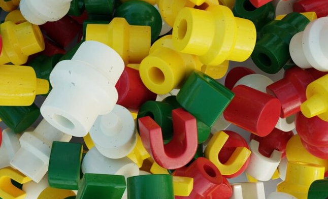 Fabricação de peças de plástico: como encontrar a melhor solução para o seu projeto industrial